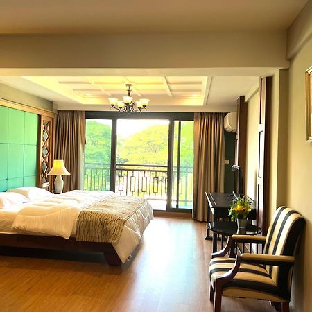 Quinstel Hostel Bangkok Bagian luar foto