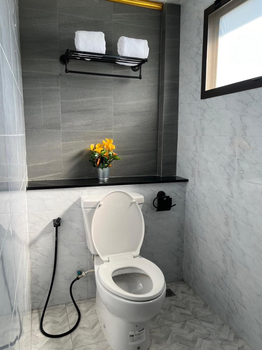 Quinstel Hostel Bangkok Bagian luar foto