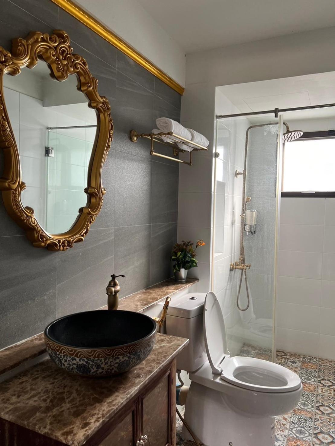 Quinstel Hostel Bangkok Bagian luar foto